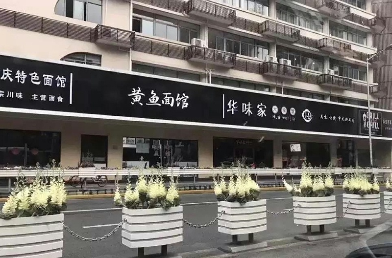 走在街上，察覺商店廣告牌如法泡制，統(tǒng)一式店鋪標識有需要嗎？2