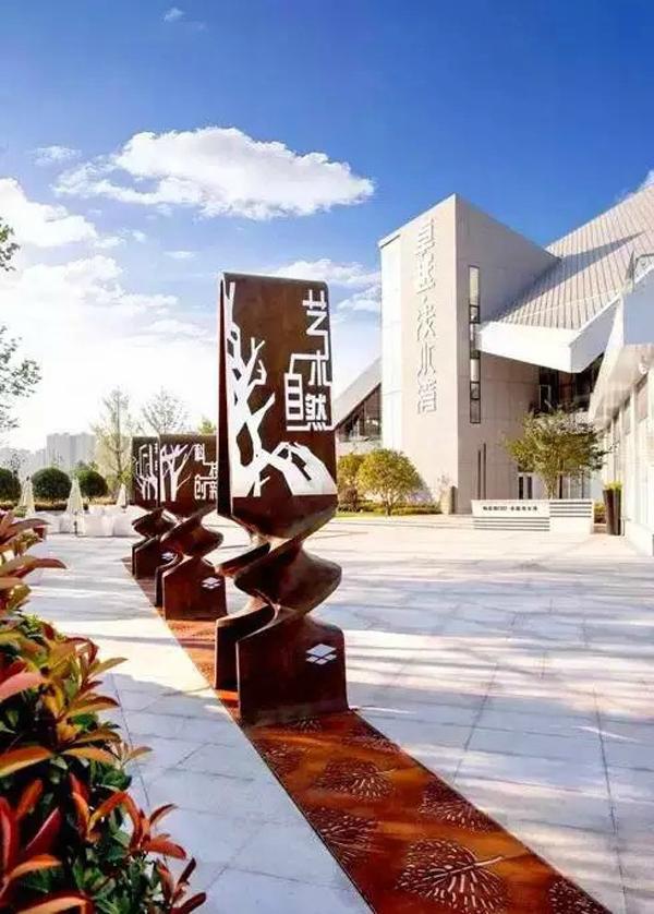 “旅游化”的標志系統(tǒng)，讓LOGO牌作為景區(qū)里的獨特景致13